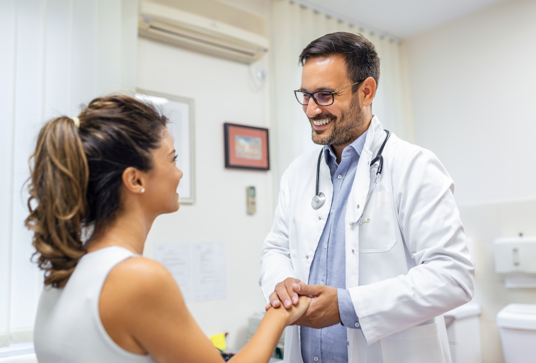 Médico atendendo paciente